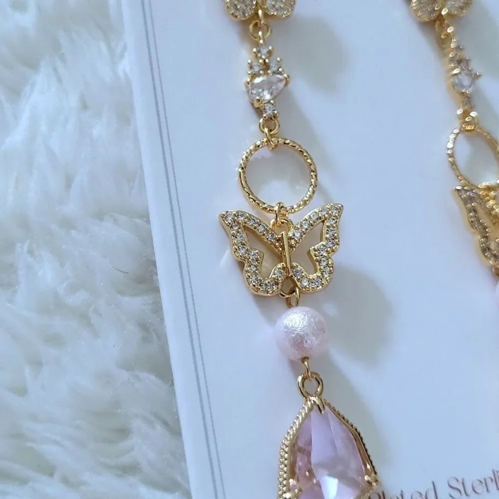 La Meno "Sparkling🎆 Butterfly🦋" Earrings - Picture 5 of 16